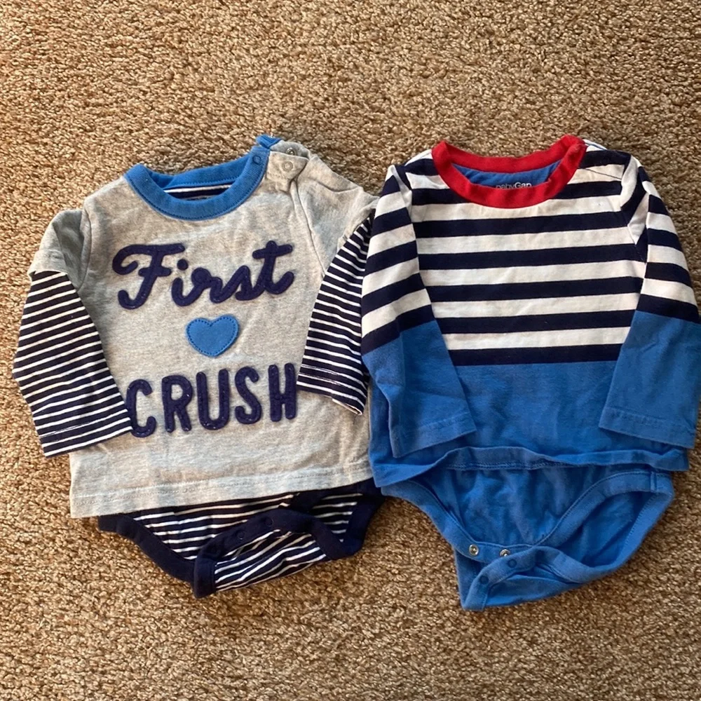 6-12 month Gap/Old Navy bundle.  2 pants/6 onesies/1 Christmas pj set/Dear Santa